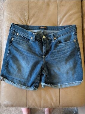 Seven7 Medium Blue Denim Frayed Hem Women's Shorts
